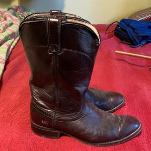 Black cherry Laredo cowboy boots!